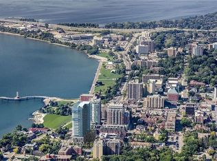 370 Martha St #1702, Burlington, ON L7R 2P7