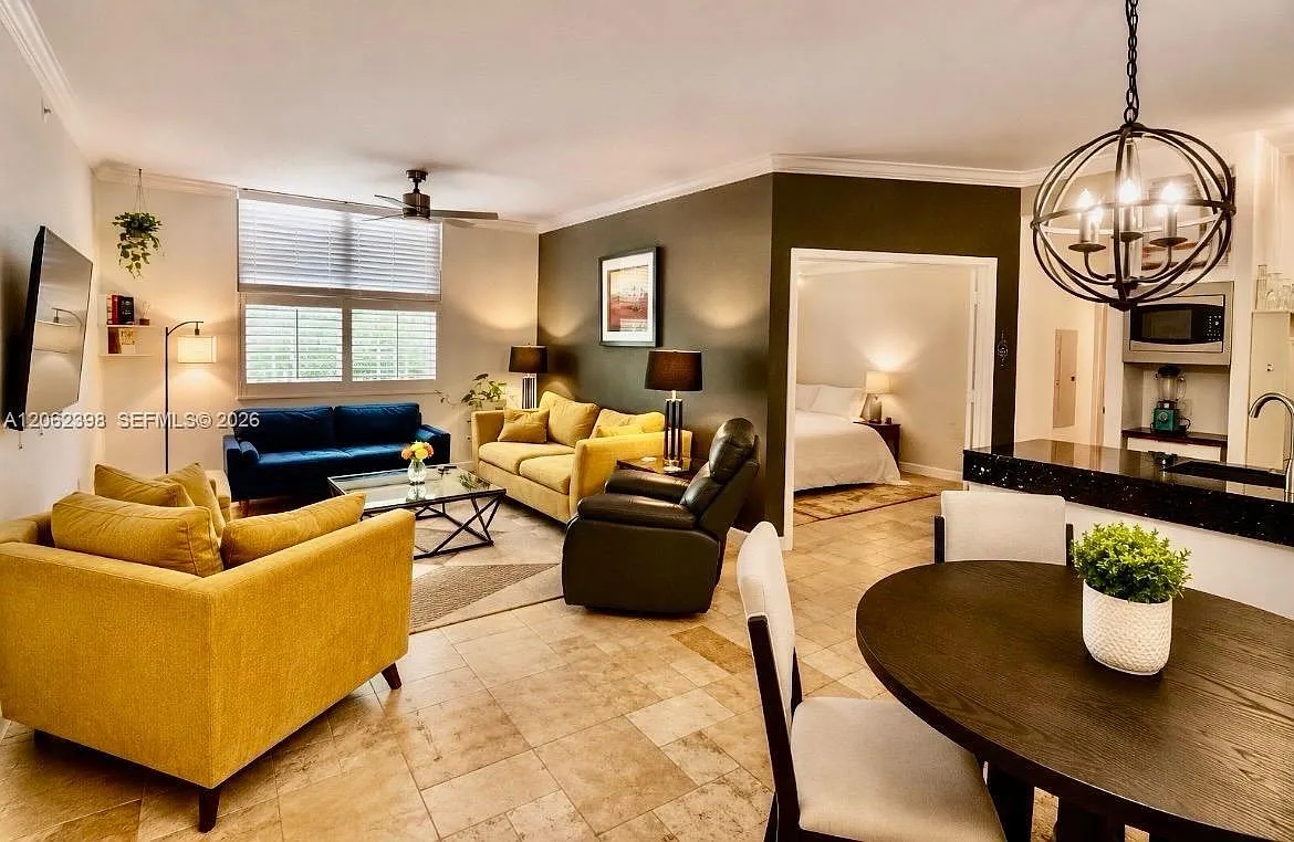 Regent Park Condo — Photo 2