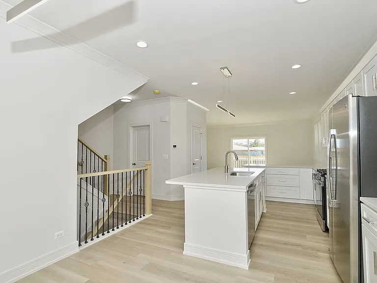 214 N Walnut St — Photo 7