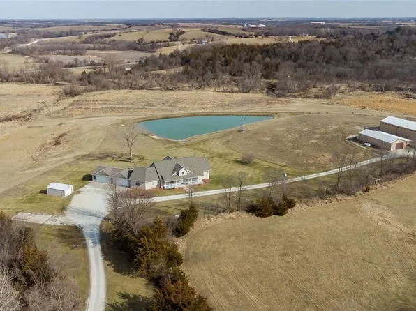 1405 Grade Lake Dr, Osceola, IA 50213