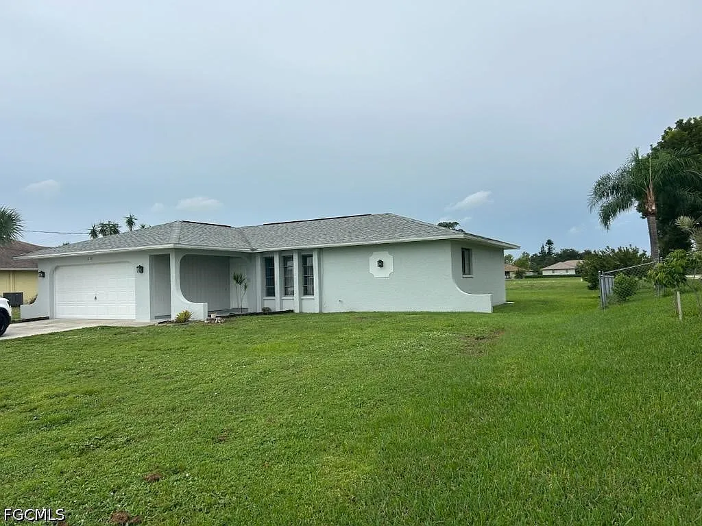 3 bed, 2.0 bath, 1212 sqft, $1,800 — Photo 2