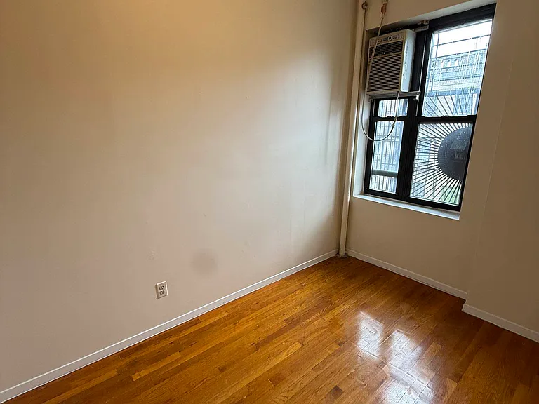 565 W 188th St #51 — Photo 4