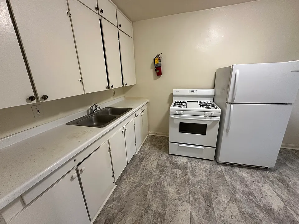 Quality 1 Bed Apartment in the Biltmore - Historic Downtown!