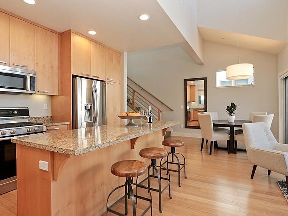 2nd image of 2 Heritage Pl