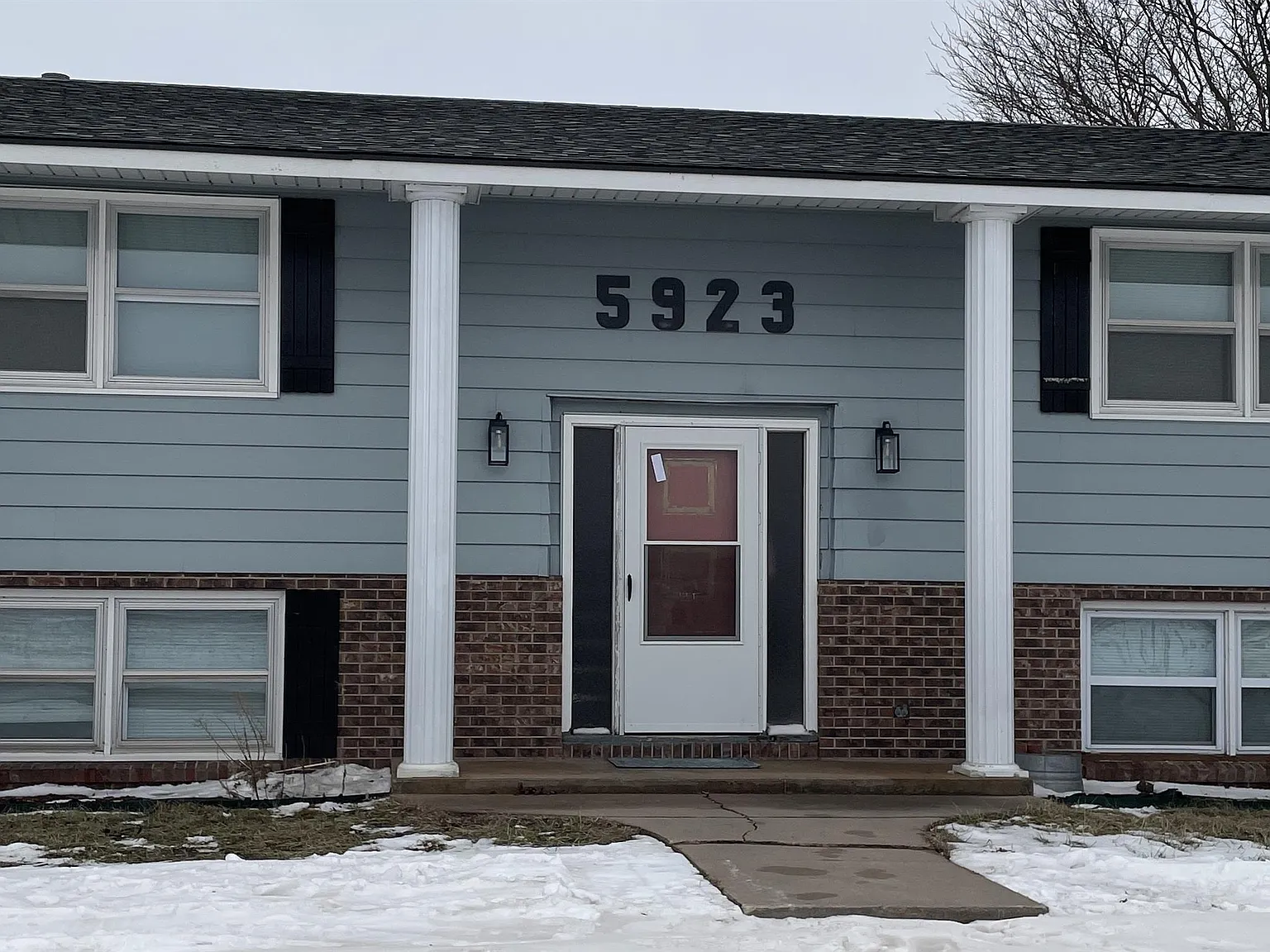 5923 Paradise Lane - A — Photo 1