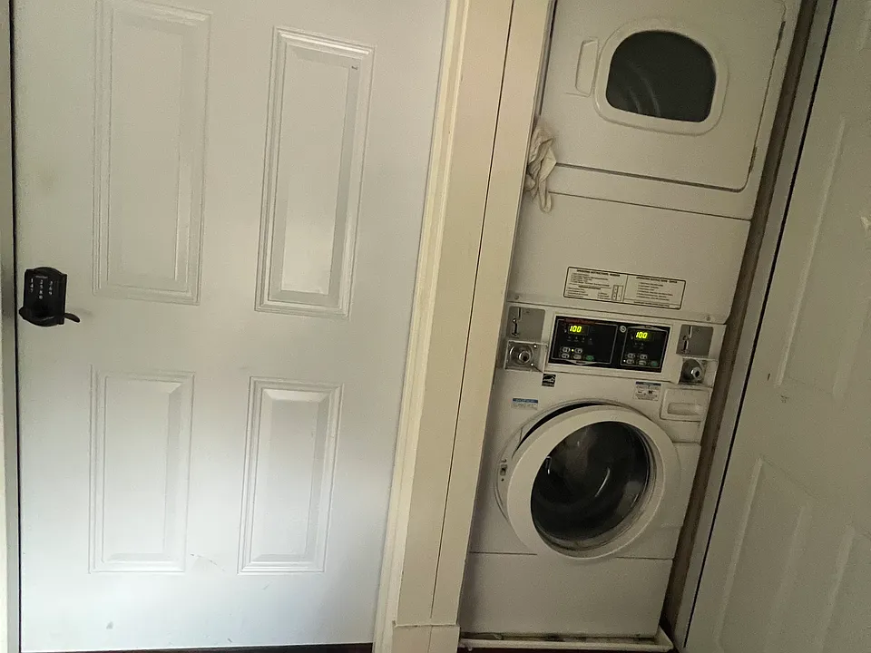 Free Washer & Dryer with Apartment