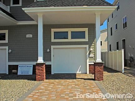 Garage Door / Driveway
