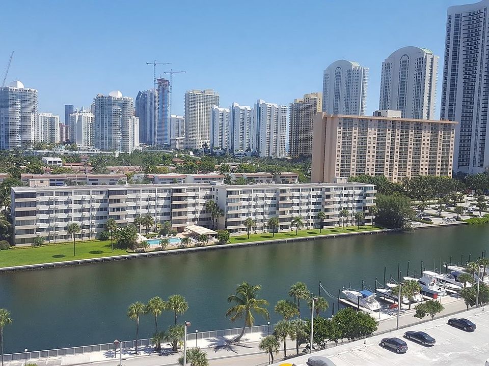 1st image of 300 Bayview Dr APT 1111