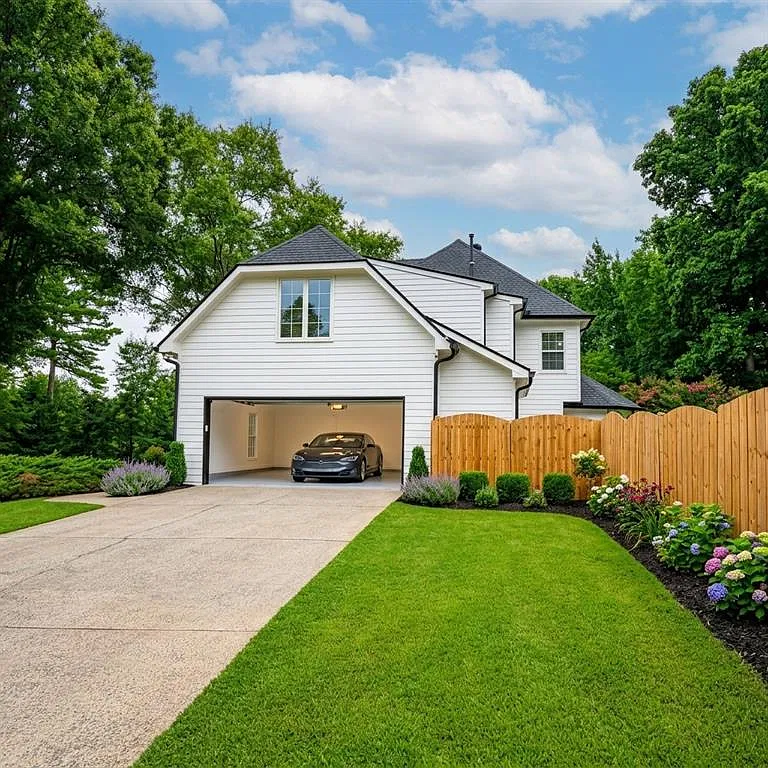 4 bed, 2.5 bath, 2484 sqft, $3,500 — Photo 4