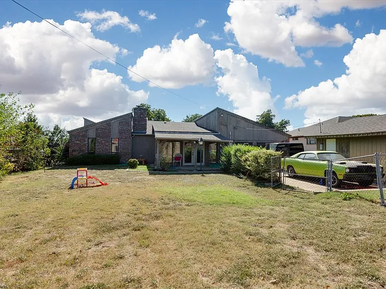2905 NW Templeton Ter — Photo 18