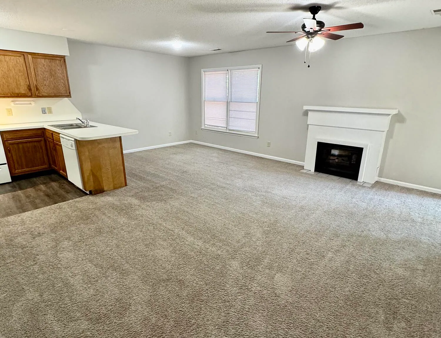 1 bed, 1.0 bath, $900 — Photo 2