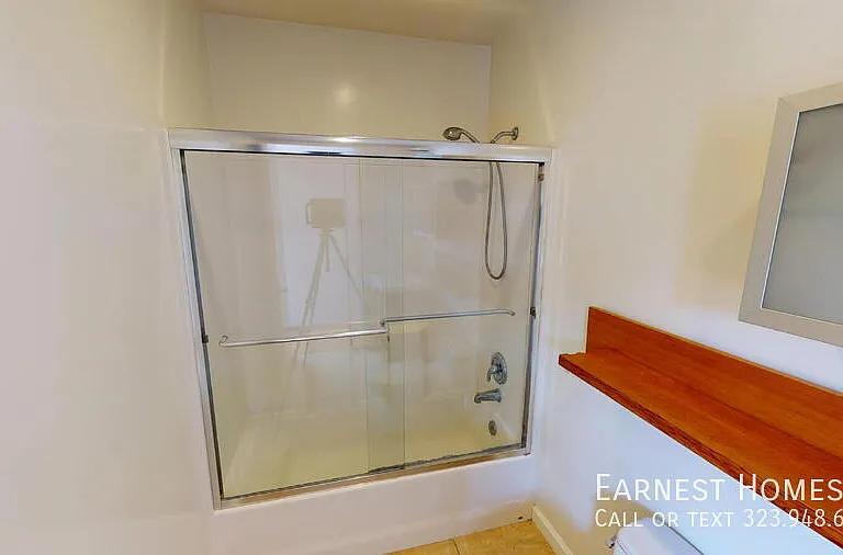 2577 S Bundy Dr — Photo 16
