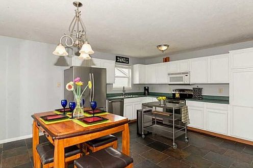 5th image of 292 E Quail Wood Ln