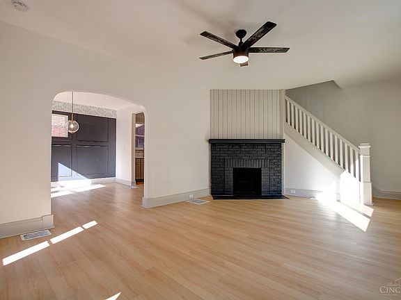3rd image of 3539 Vine St