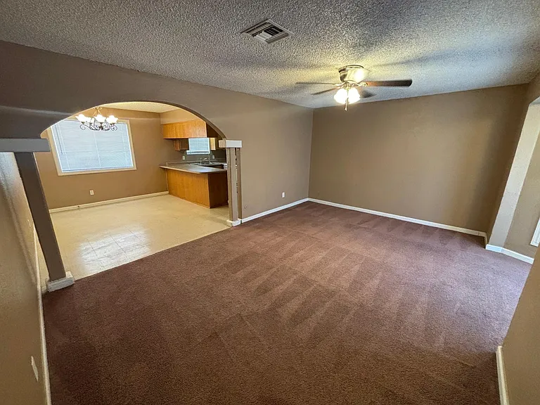 435 W Daffodil St — Photo 3