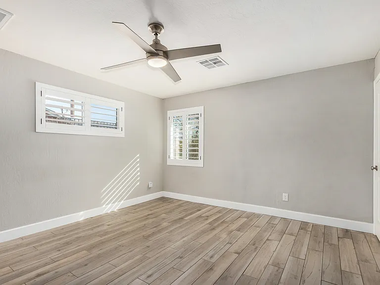 429 W Flower St — Photo 15