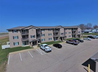 102 Gardens Ct APT 9, Farley, IA 52046
