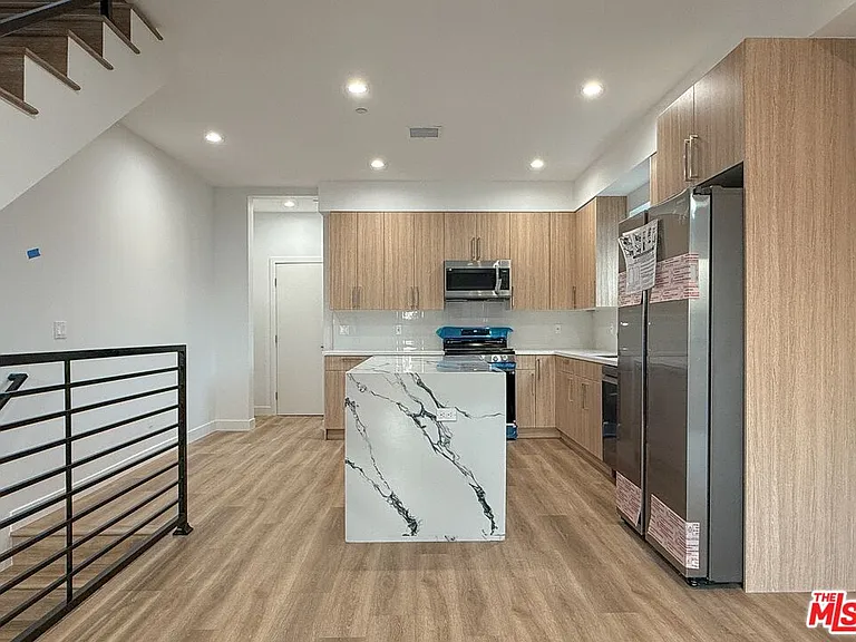 5340 Denny Ave — Photo 26