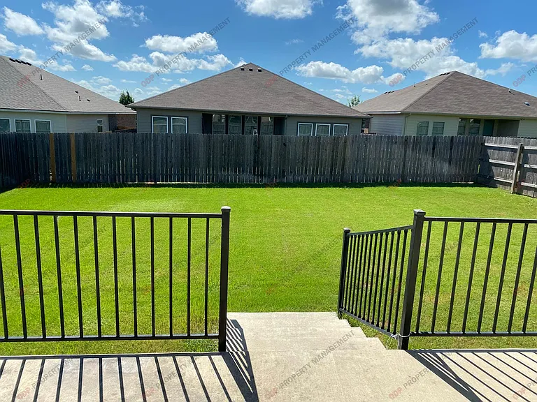 5607 Blackstone Dr — Photo 12