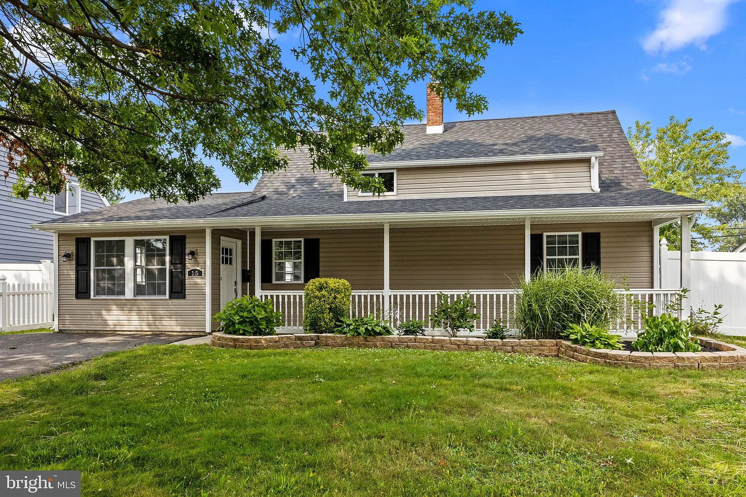 15 Goldenridge Dr photo 1