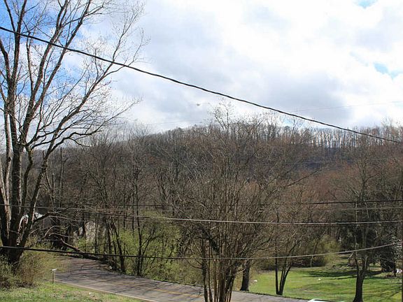 2nd image of 3217 Greenway Dr