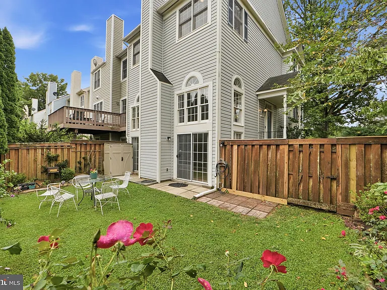 8715 Delcris Dr — Photo 41