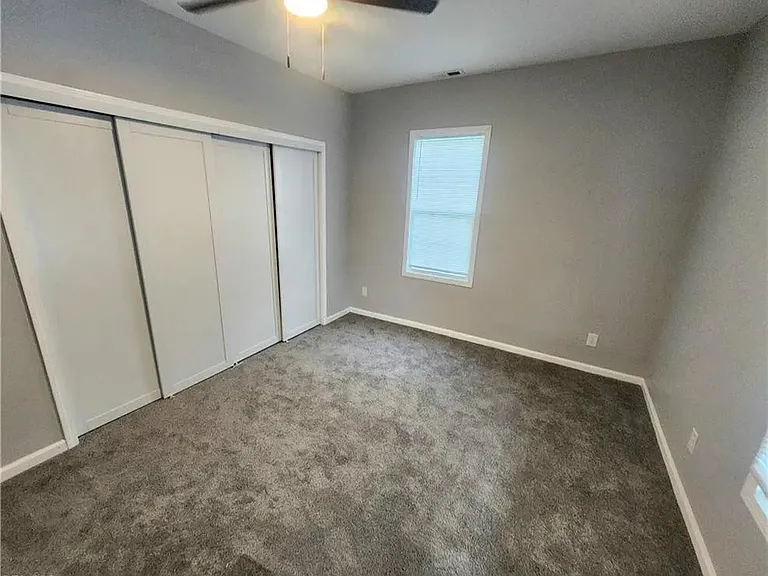 633 Irving Ave — Photo 6