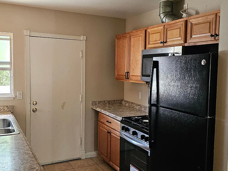 1168 E Lexington Ave — Photo 3
