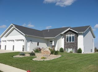 5613 Niagara Dr, Bismarck, ND 58503