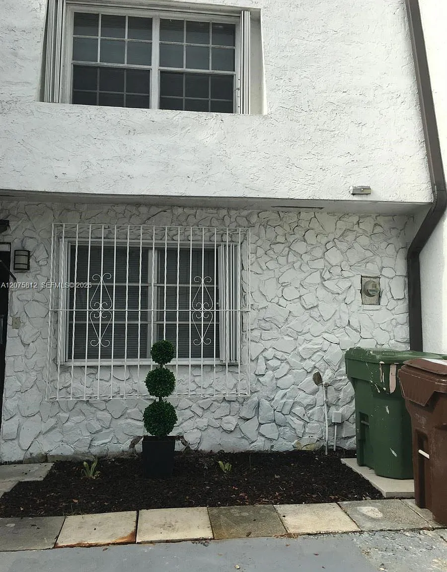 Mc Cormick Manor — Photo 1