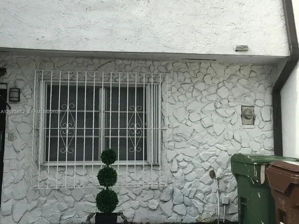 669 W 80th St, Hialeah, FL 33014
