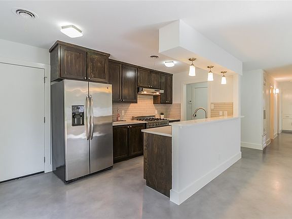 5th image of 2407 Arpdale St
