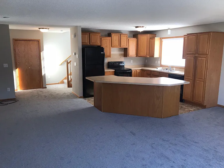 14243 Fountain Hills Ct NE — Photo 2