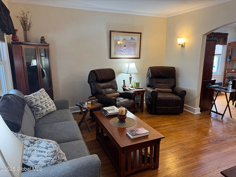 4th image of 7 Ahl Avenue