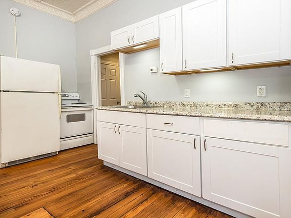 4th image of 230 Marble St #4