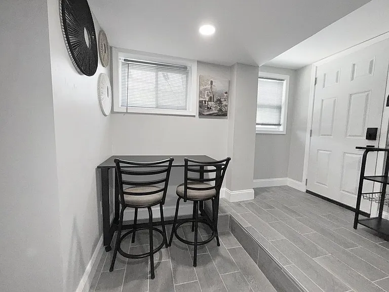 1 S Rosedale St #B — Photo 2