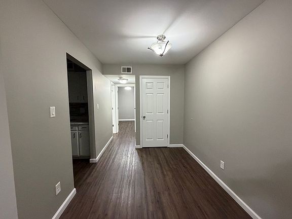 4th image of 904 Georgian Dr APT B