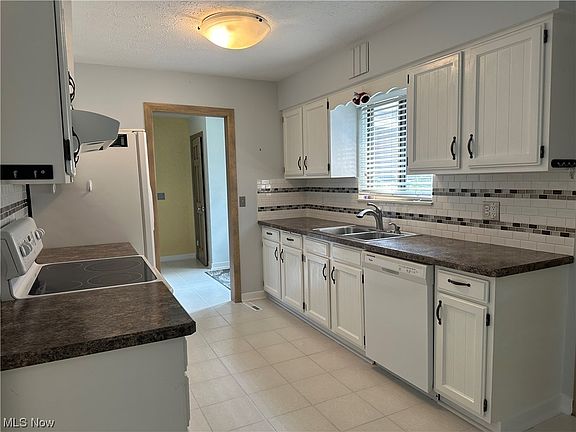 5th image of 19234 Briarwood Ln #1-2