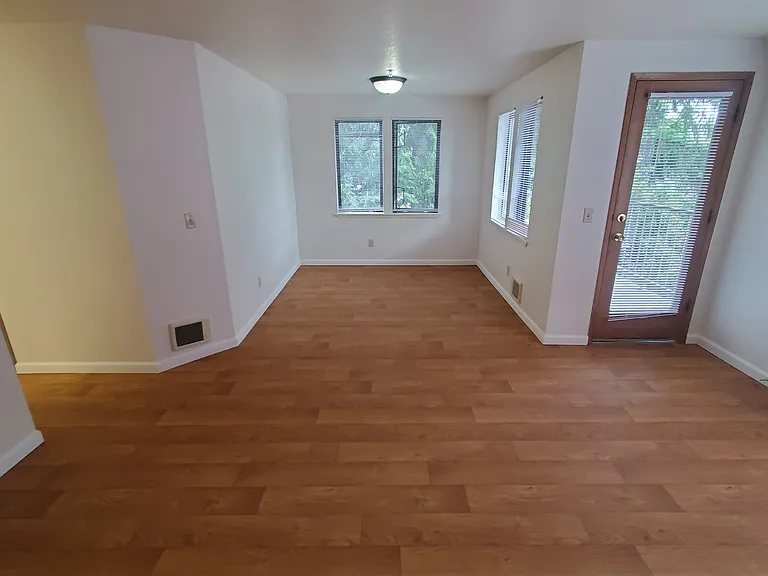 Portage Bay Apartments — Photo 18