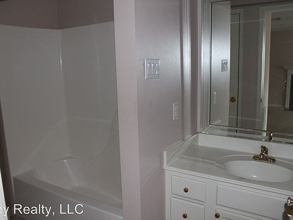 4th image of 525 Versailles Blvd #525