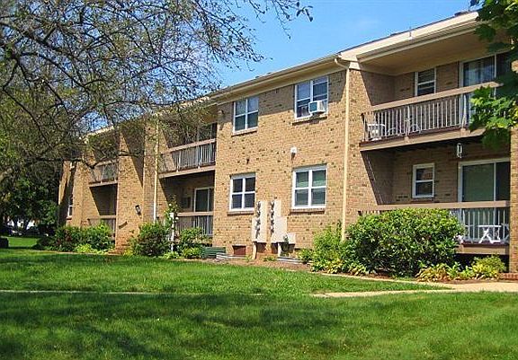 4th image of 5 Bloomingdale Dr APT 111