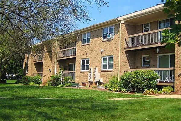 Kimberwyck Village Apartments — Photo 7
