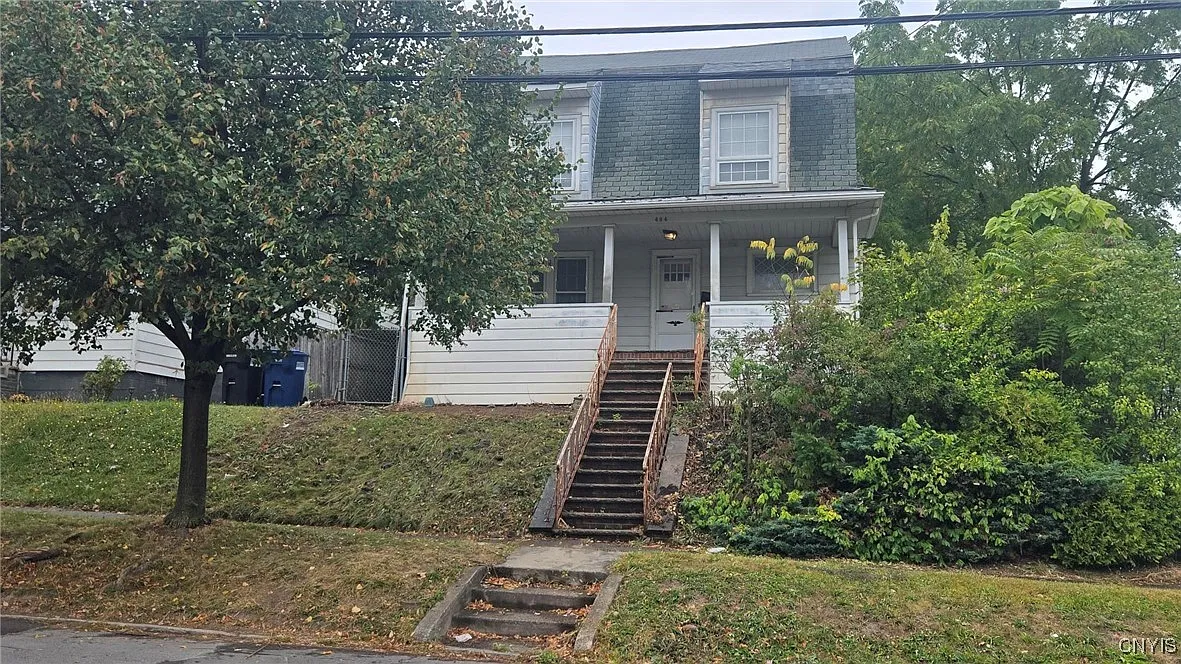 404 Griffiths St photo 1