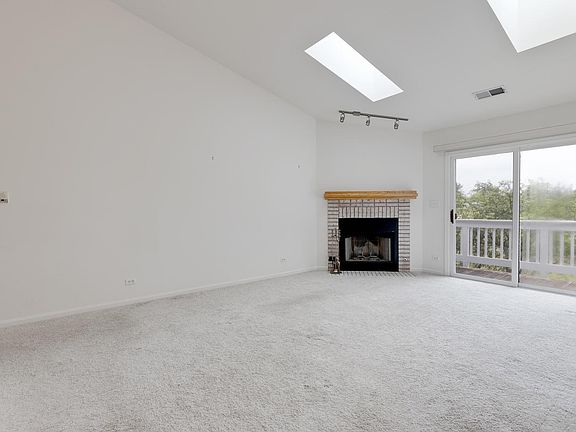 5th image of 230 Ashbury Ln W APT 4
