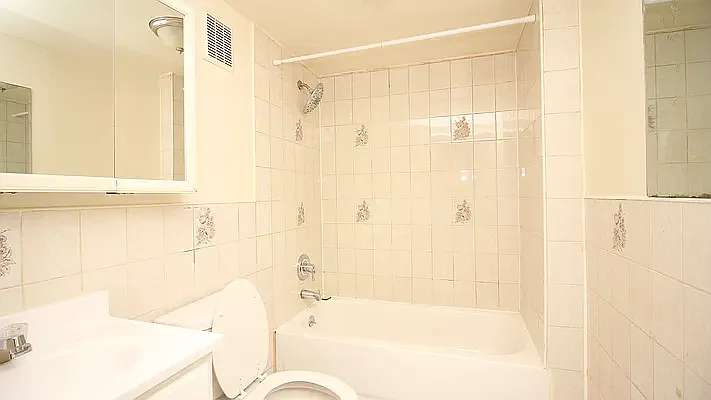 1670 Gates Ave #102 — Photo 4