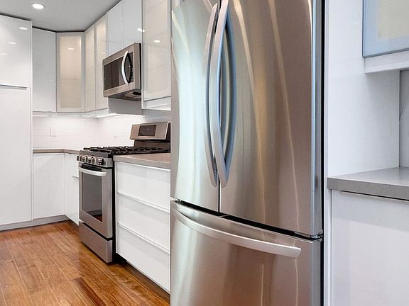 5th image of 744 1st St W #17