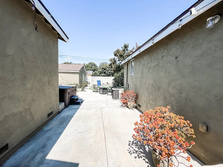 3243 Eucalyptus Ave — Photo 24