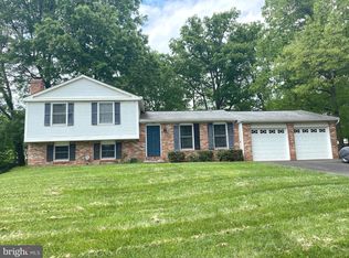 12820 Framingham Ct, Herndon, VA 20171