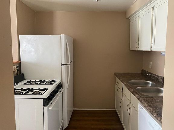 4th image of 2624 Parklawn Dr #8