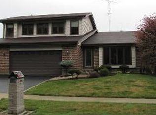 5546 Maple Ln, Midlothian, IL 60445